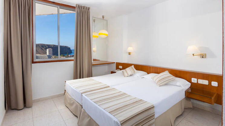 Sol Room with Lounge 